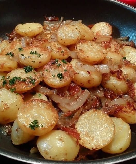 Crispy Pan-Fried Potatoes with Onions
